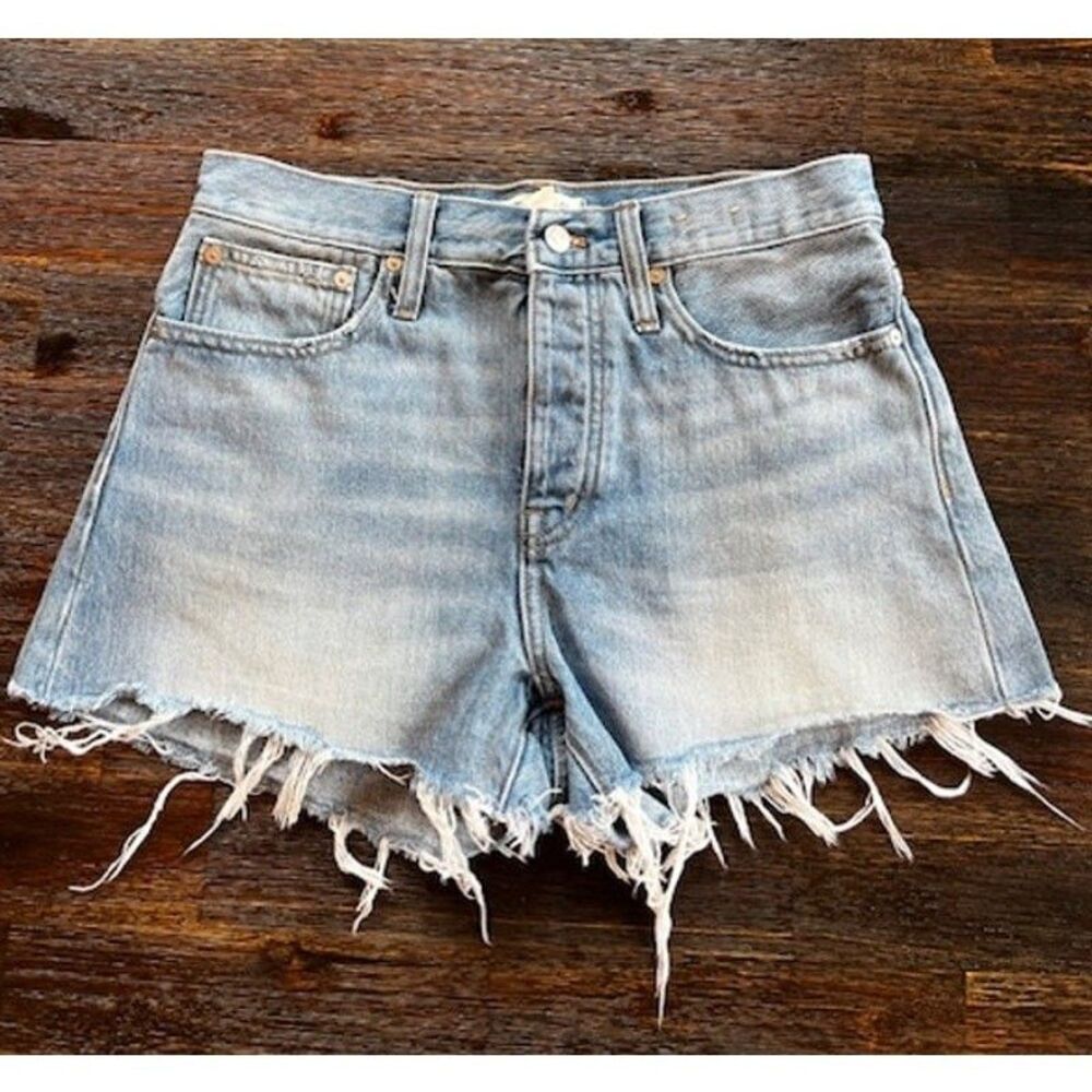 Madewell Relaxed Fit Frayed Hem Denim Shorts MD739 Button Front Size 26